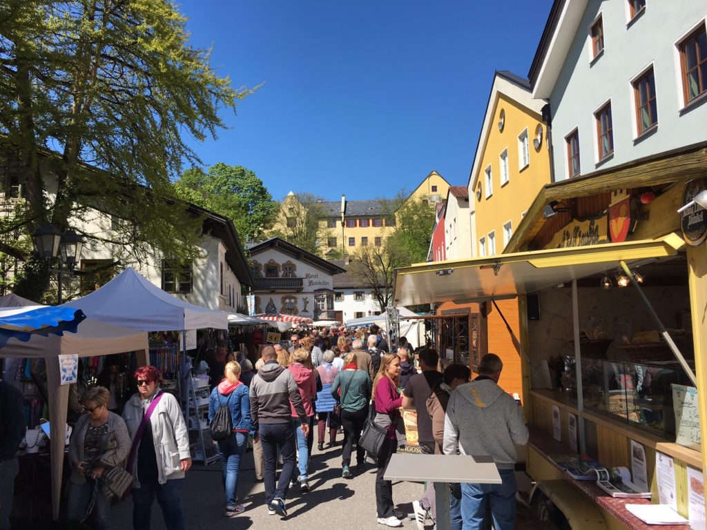 Buntes Markttreiben in Bad Aibling.