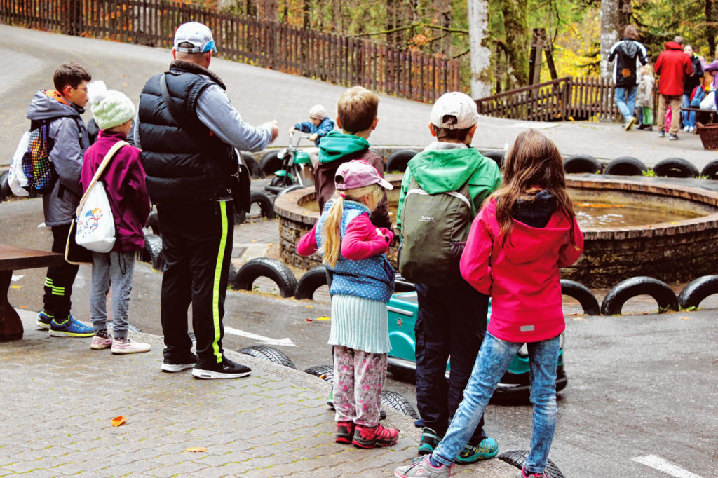 Der Ausflug in den Freizeitpark Ruhpolding: für viele Familien und Kinder in der Region ist die Einladung der „Aktion Aufwind“ etwas Besonderes. Foto: Sparkassenstiftungen Zukunft/Aktion Aufwind