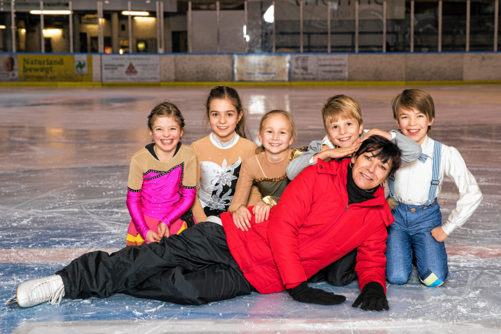 Der ERC Bad Aibling e.V. zeigt bei seiner Vorführung: Eiskunstlauf macht Spaß!