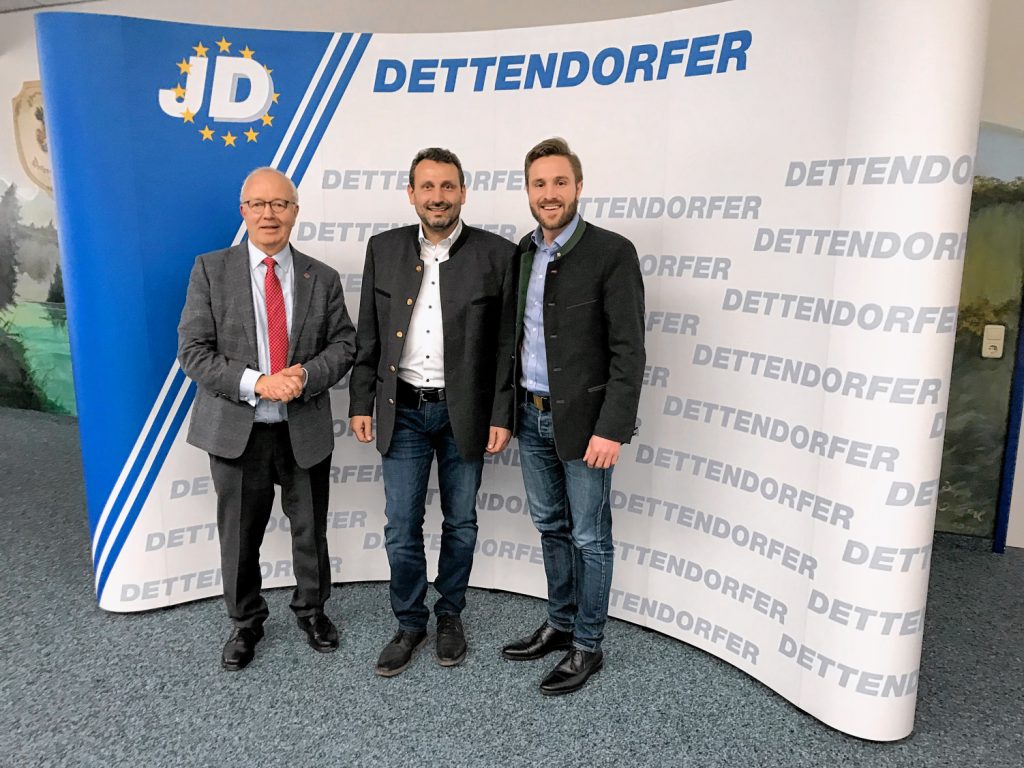 Von links: Anton Heindl, Erster Vorsitzender des Gewerbeverbandes Rosenheim, Georg Dettendorfer junior und Stadtrat Daniel Artmann.