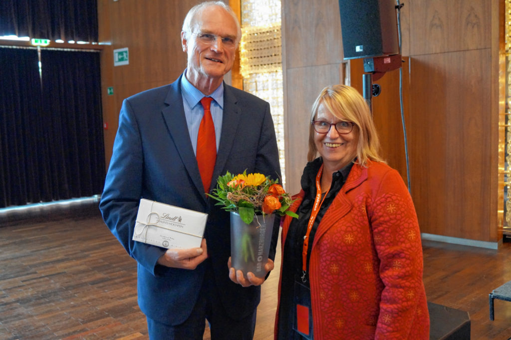 Nachfolger Lothar Binding (MdB) bedankte sich bei Angelika Graf für ihr jahrelanges ehrenamtliches Engagement.