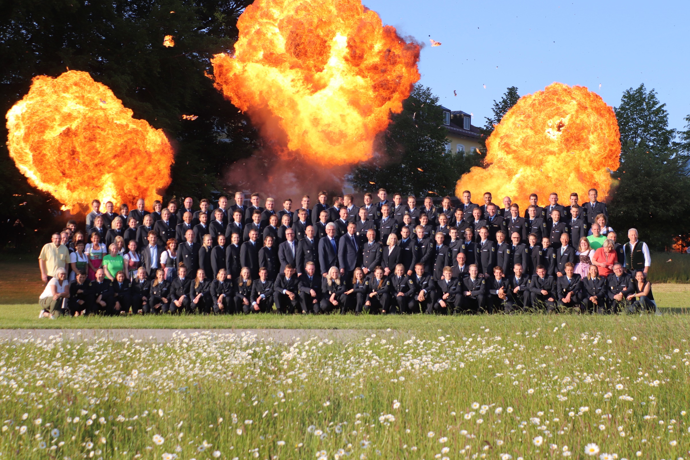 Böllerknall und Feuerzauber