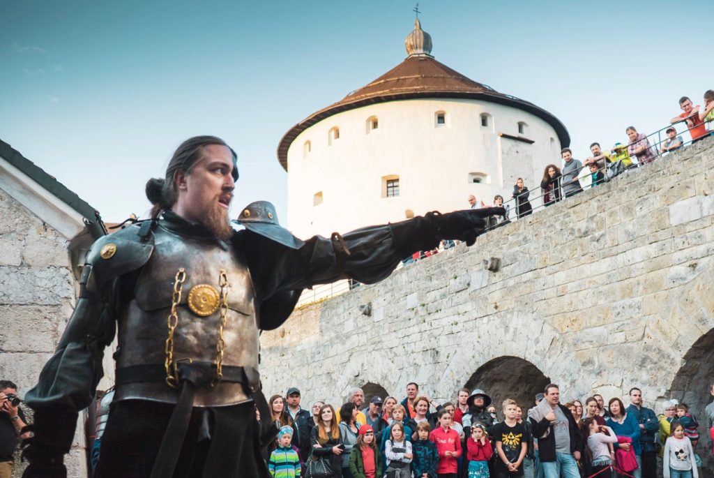 Es gibt kaum eine eindrucksvollere Kulisse für das Ritterfest, als die Festung in Kufstein.