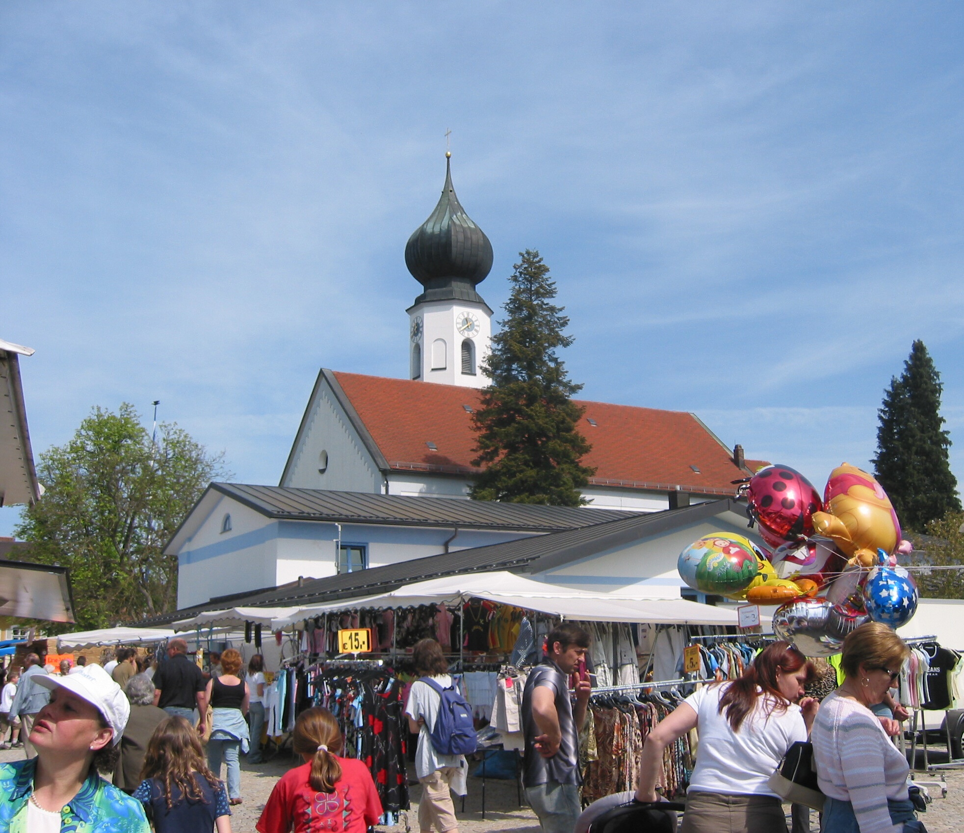 Ein fröhliches, buntes Marktleben