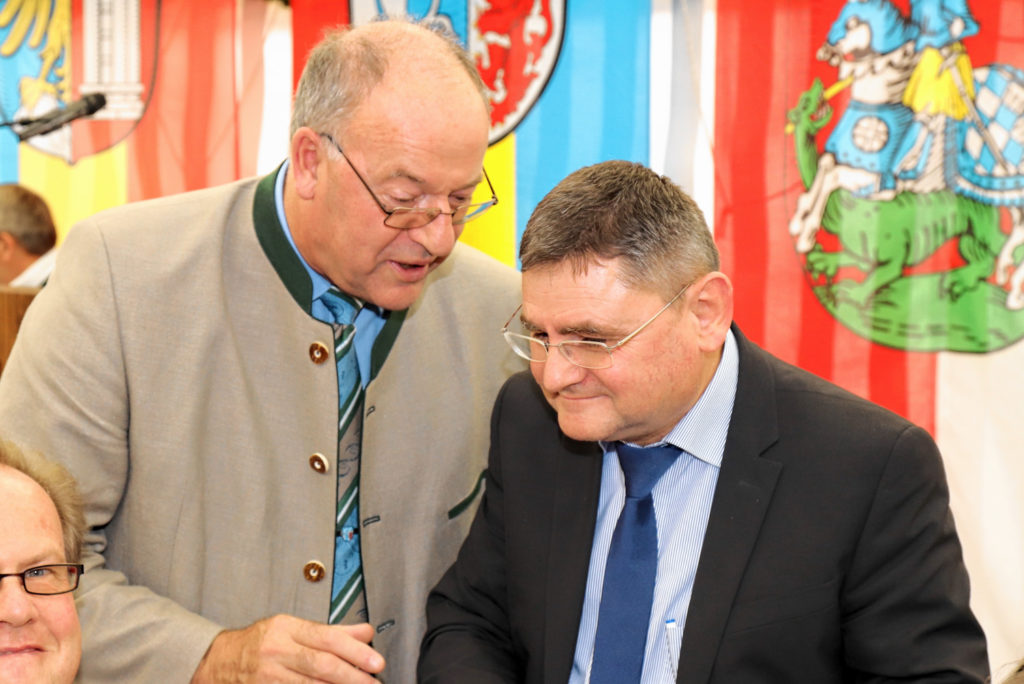 Die Landräte Wolfgang Berthaler, links, und Erwin Schneider erinnerten in ihren Reden, als Kind jede „Graffegruam“ (Müllkippe) in ihrer Gemeinde gekannt zu haben. Heute setzen beide auf Müllverbrennung zur umweltschonenden Beseitigung von Restmüll.