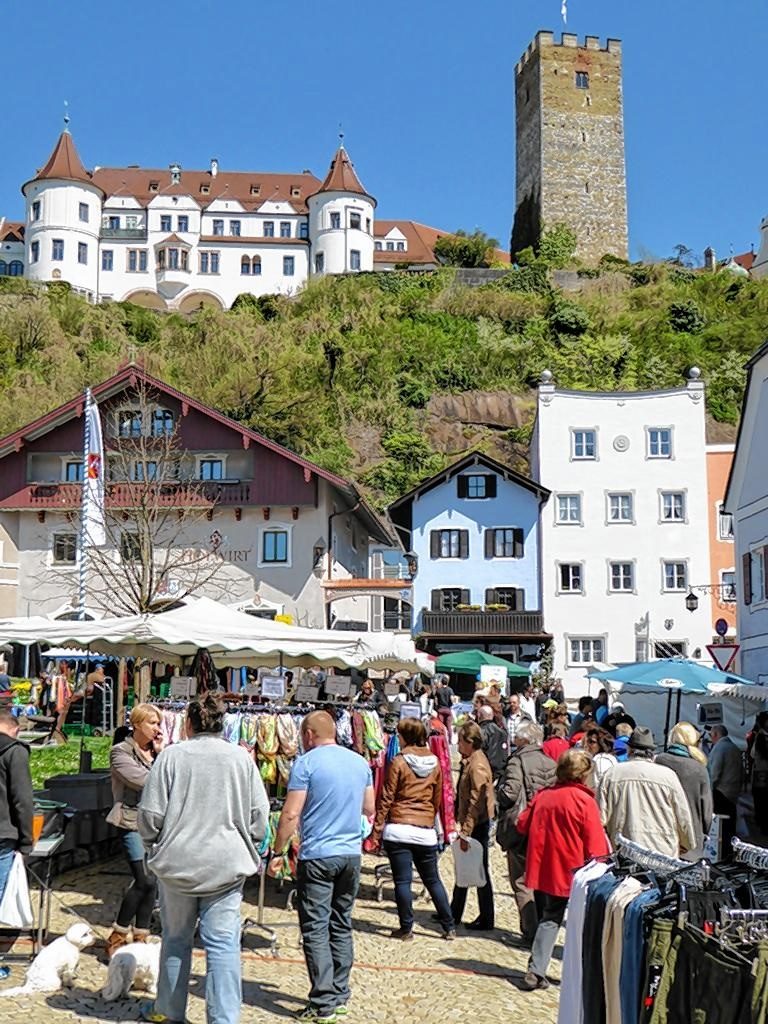 Beim Warenmarkt in Neubeuern gibt es eine große Auswahl.