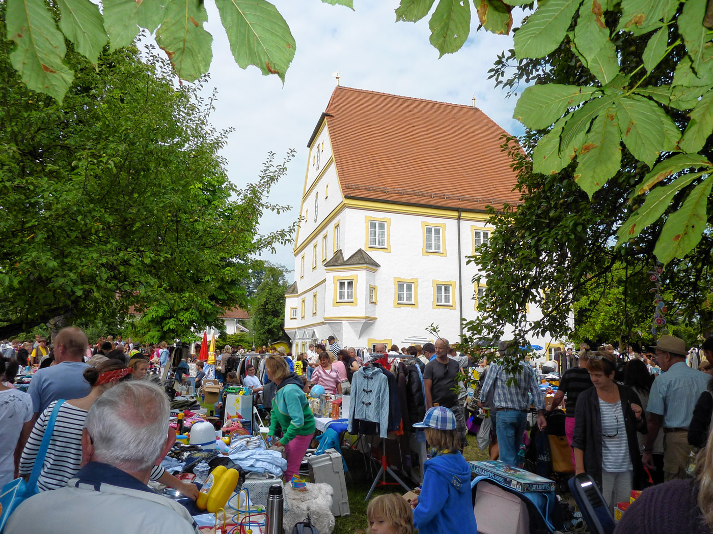 27. Flohmarkt rund ums Rathaus Schechen