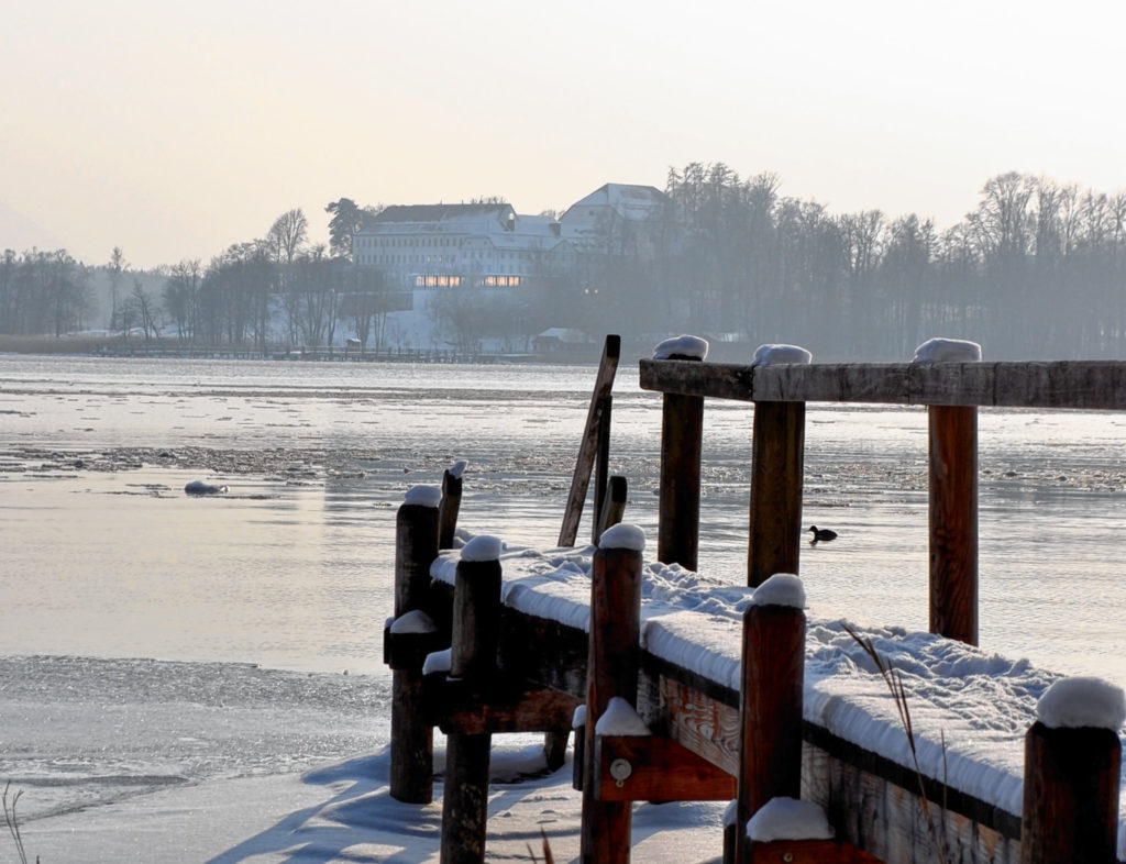 Blick auf Schlosswirtschaft Herrenchiemsee.