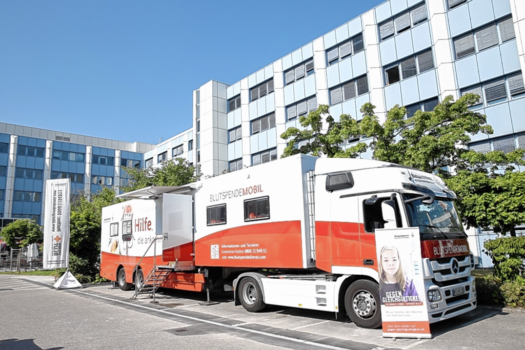 Blutspendemobil bei WEKO Rosenheim