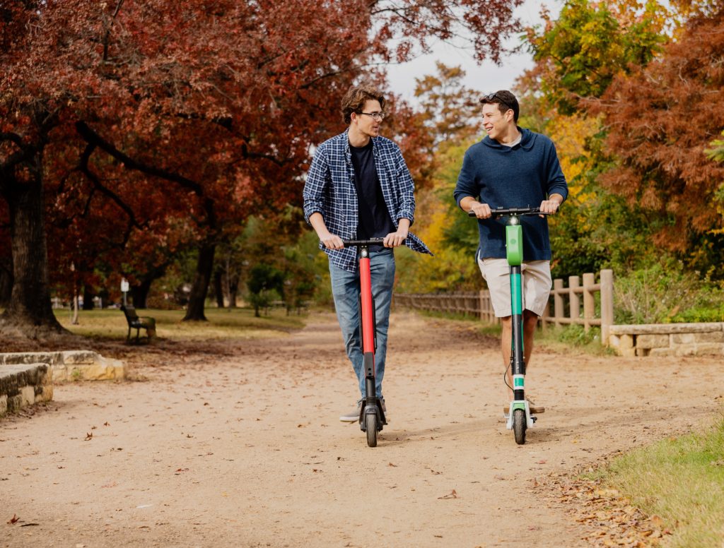 In anderen Ländern kann man schon überall E-Scooter sehen.